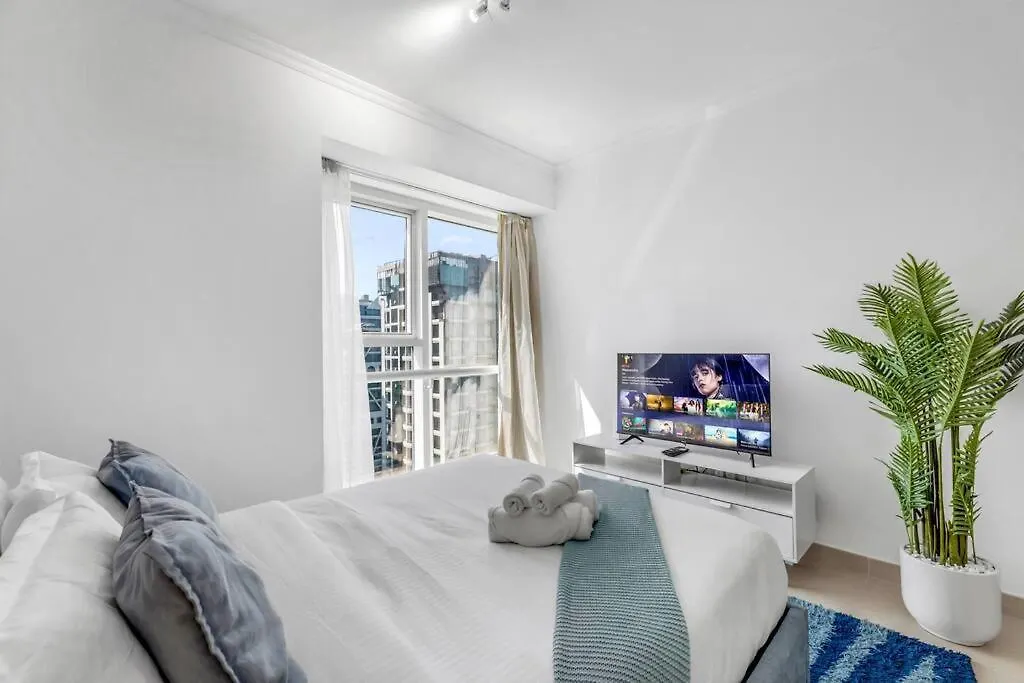 Waves - Charming Studio With Lake Views Close To Metro Dubai 0*,