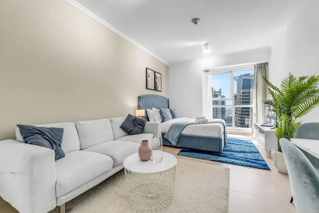 Waves - Charming Studio With Lake Views Close To Metro Dubai