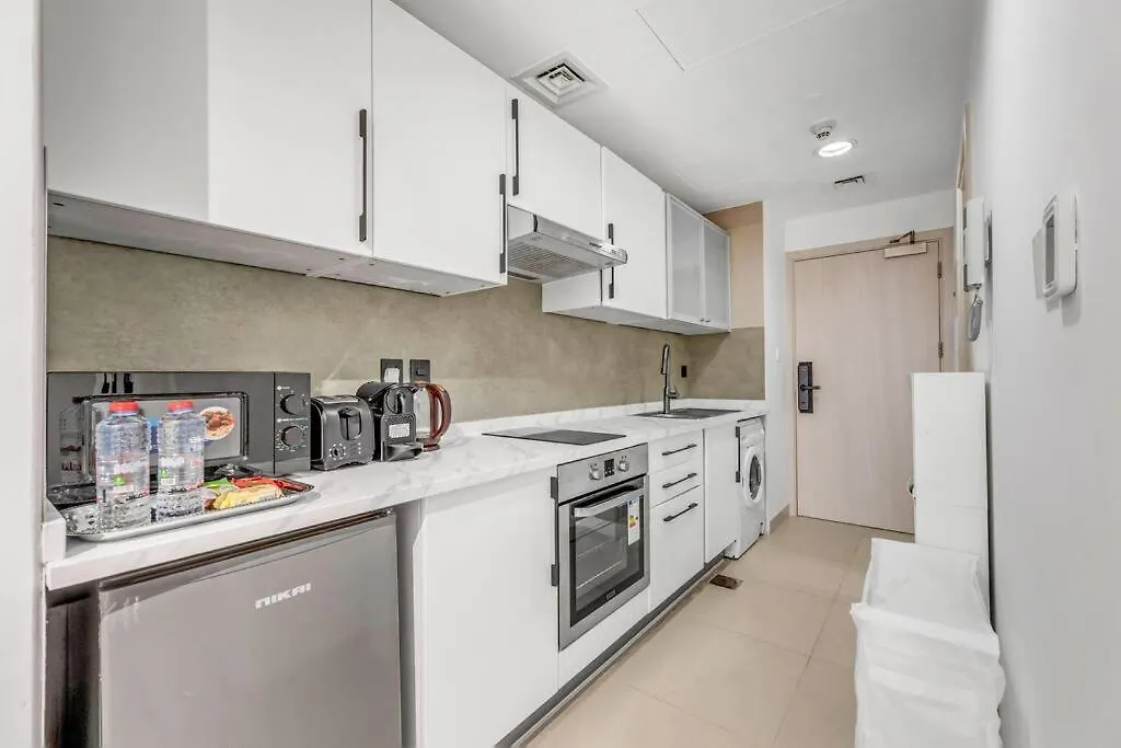 Waves - Charming Studio With Lake Views Close To Metro Дубай Апартаменты